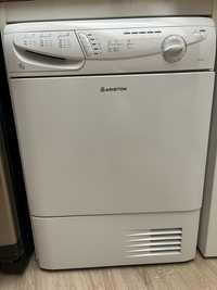 Máquina de secar roupa da marca Ariston