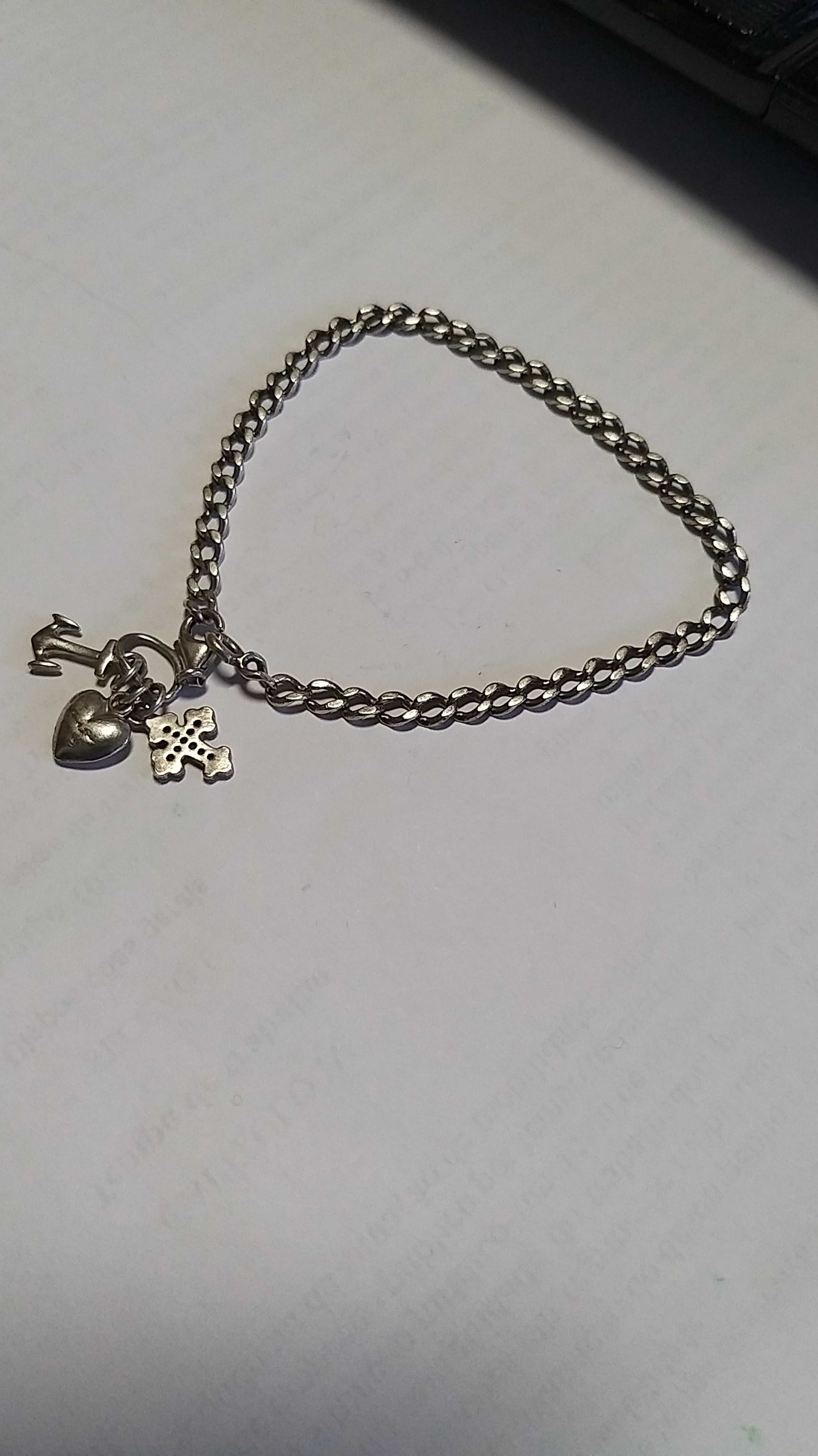 pulseira em prata com pingentes