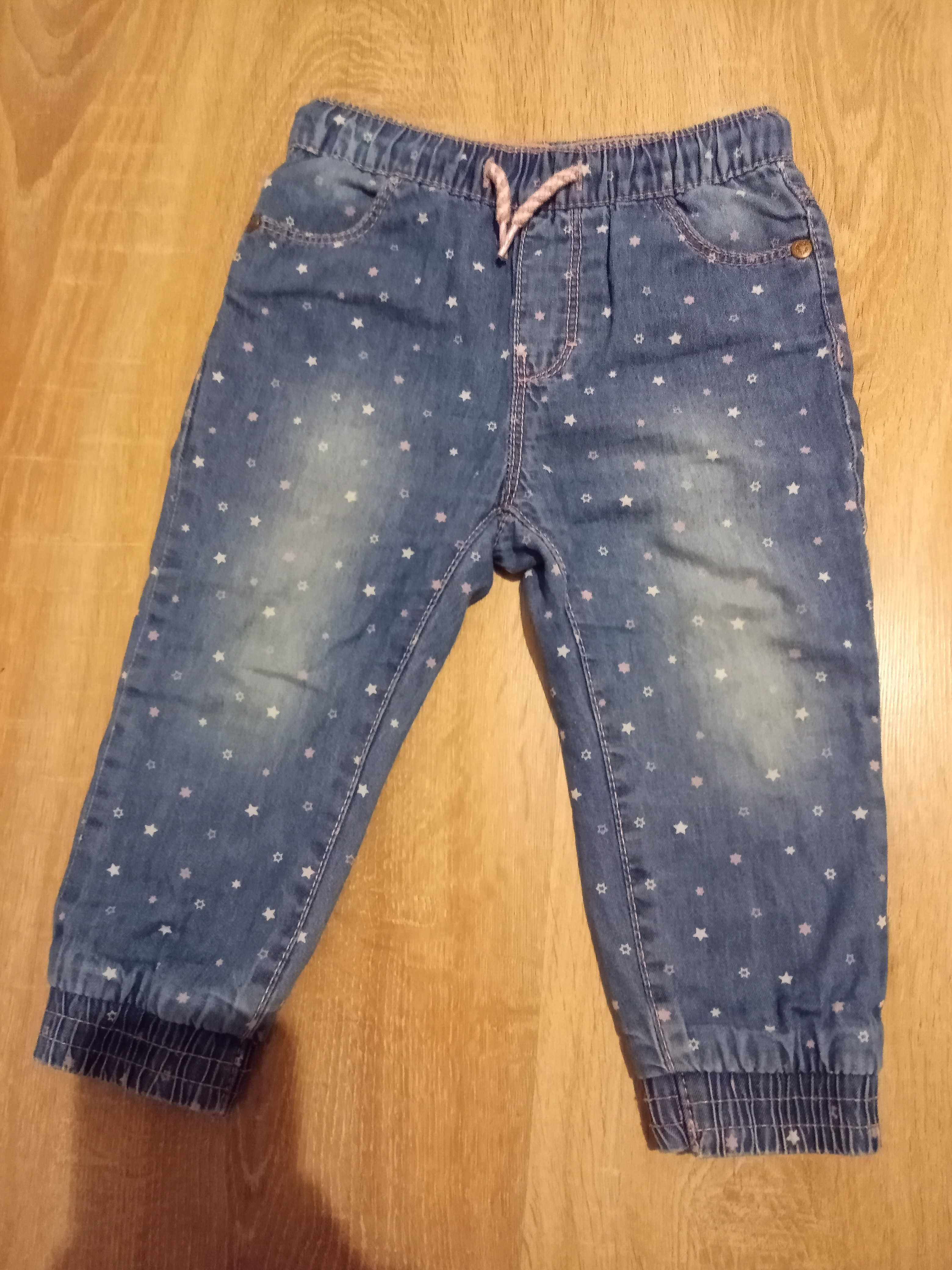 2 zestawy spodnie jeansowe+bluza/bluzka 86