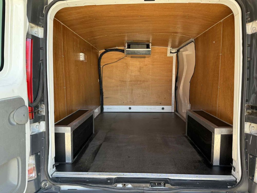 Renault trafik Long 2010r 2.0 115km chłodnia klima sprawne !