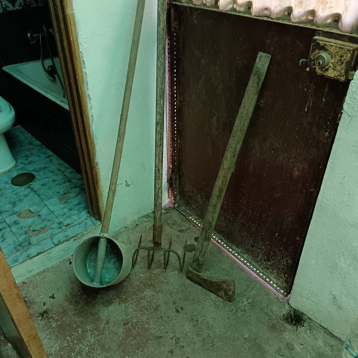 Machado, Forquilha e Balde