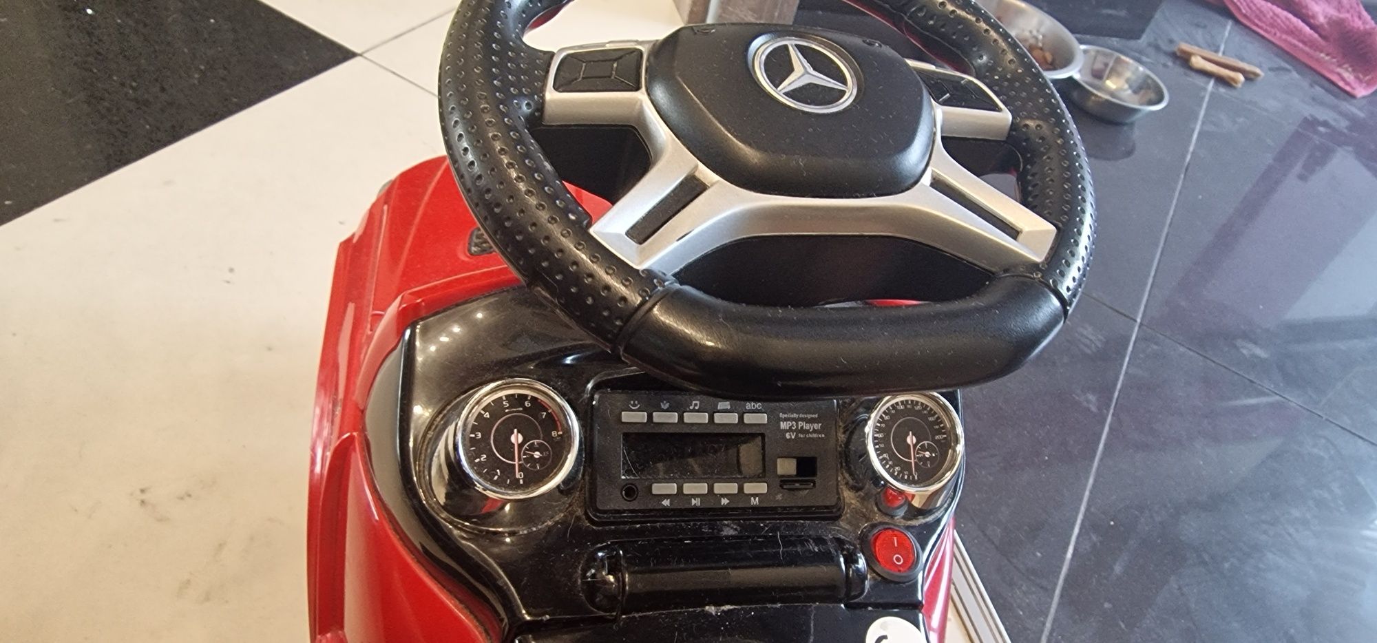 Jeździć Mercedes