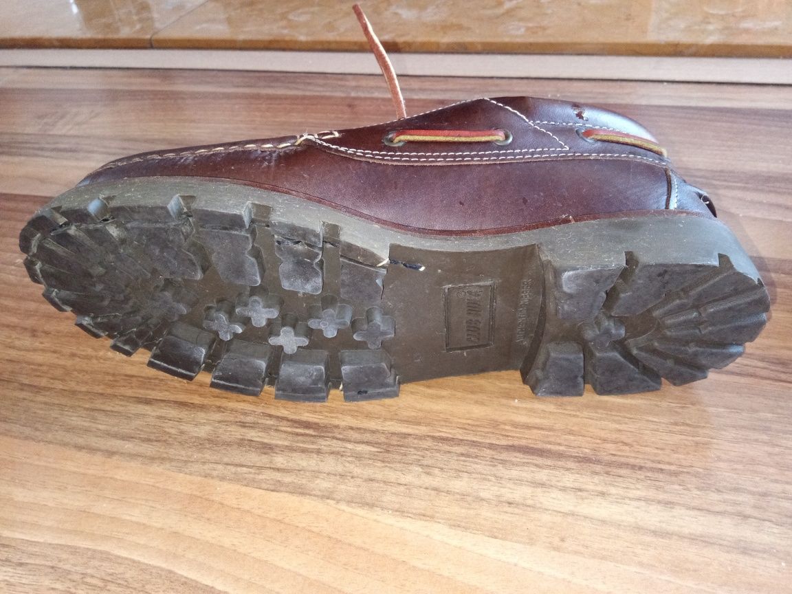 Sapatos de vela novos