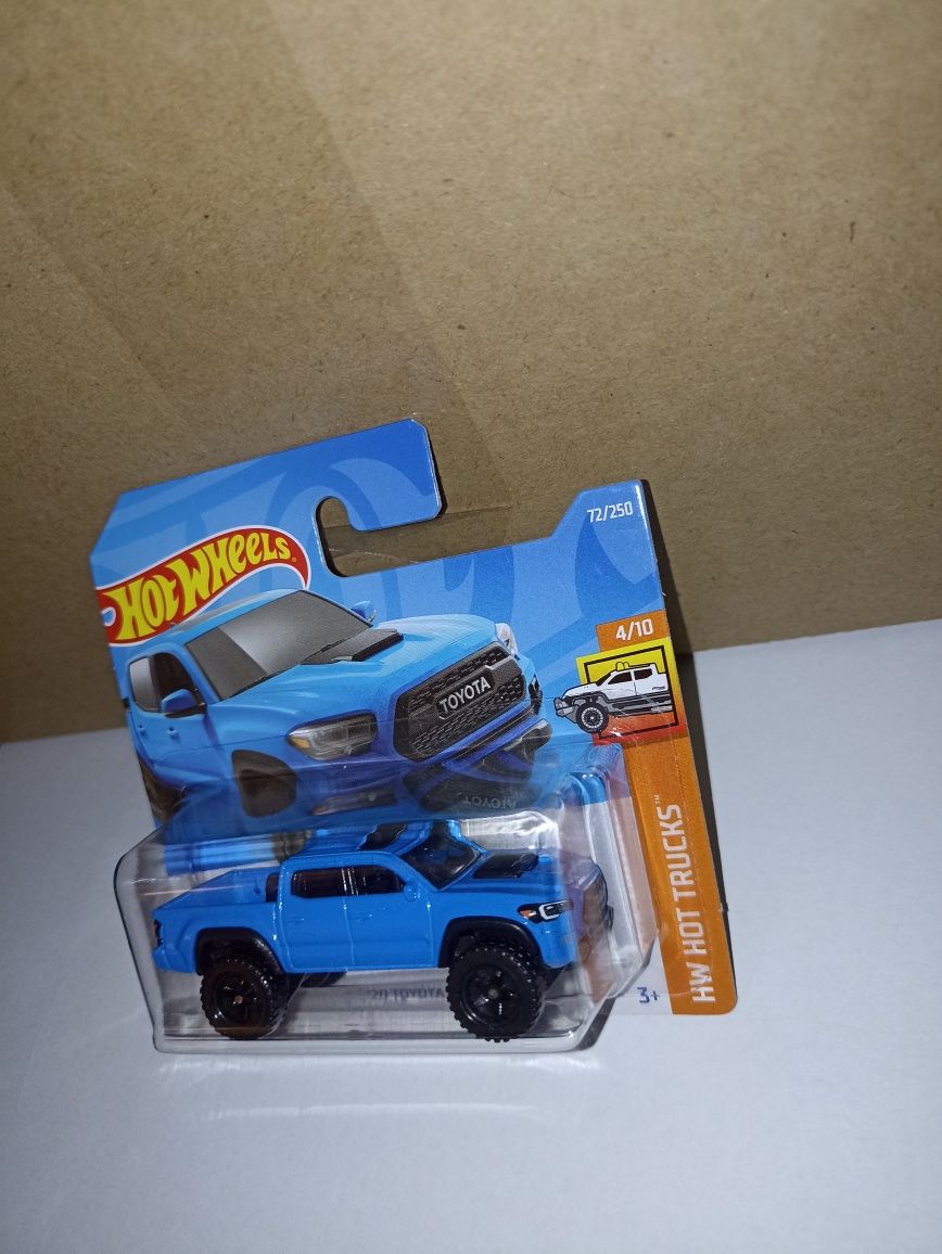 Hot Wheels '20 Toyota Tacoma niebieska