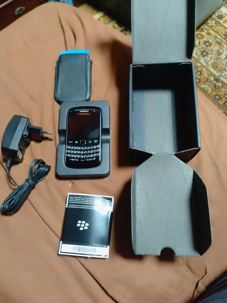 Смартфон BlackBerry 9360

BlackBerry® 9360