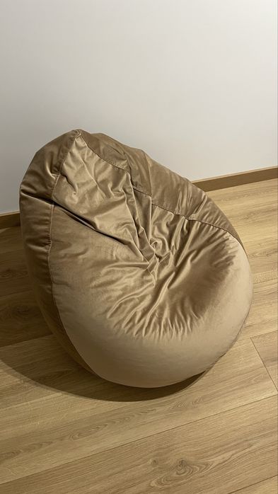 Pufa - siedzisko, worek welurowy.