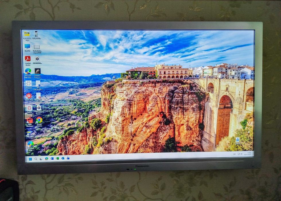 Телевізор Panasonic Viera TX-L42ES31