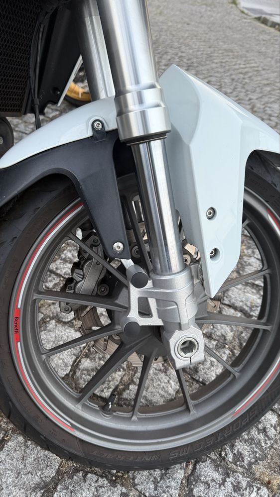 Moto TRK Benneli 250