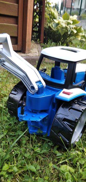 Traktorek z przyczepką i motorem dla dzieci