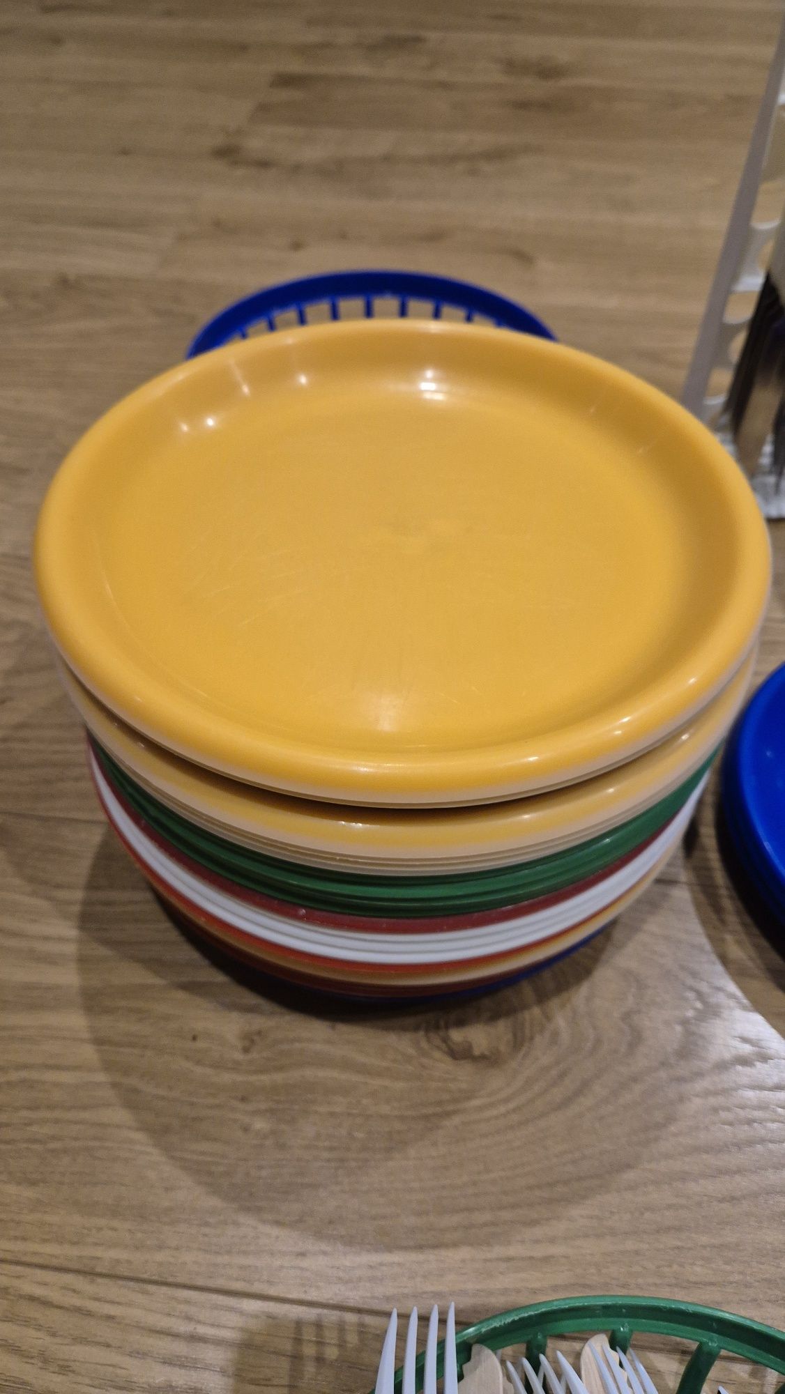 Komplet plastikowych naczyń ogrodowych na grila
