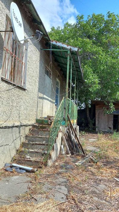 Продам дом на два входа с участком, центр село Усатово/10км от  Одессы