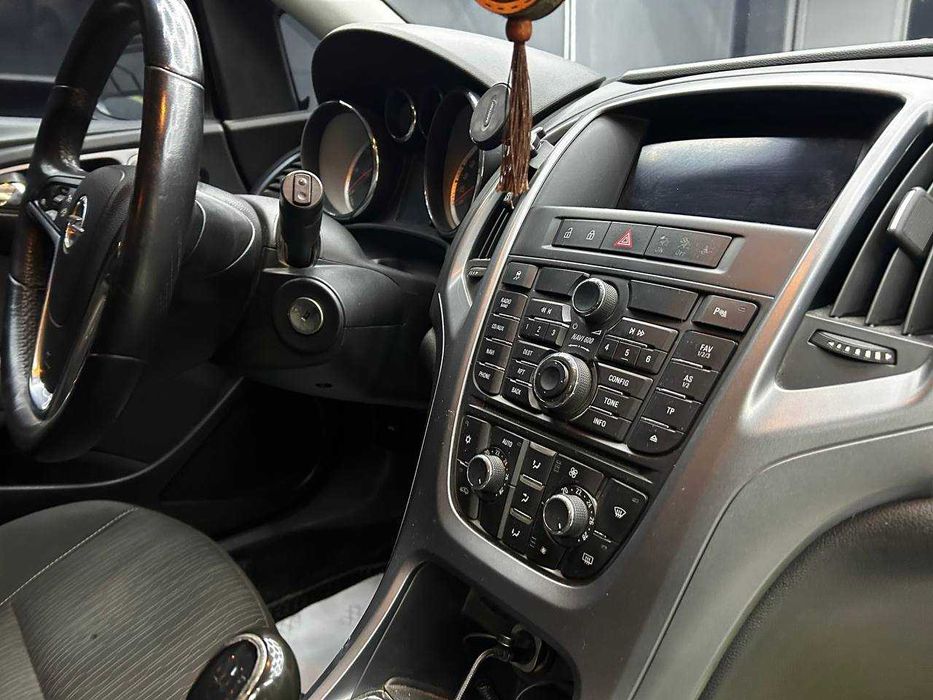 Opel Astra Sports Tourer 2013