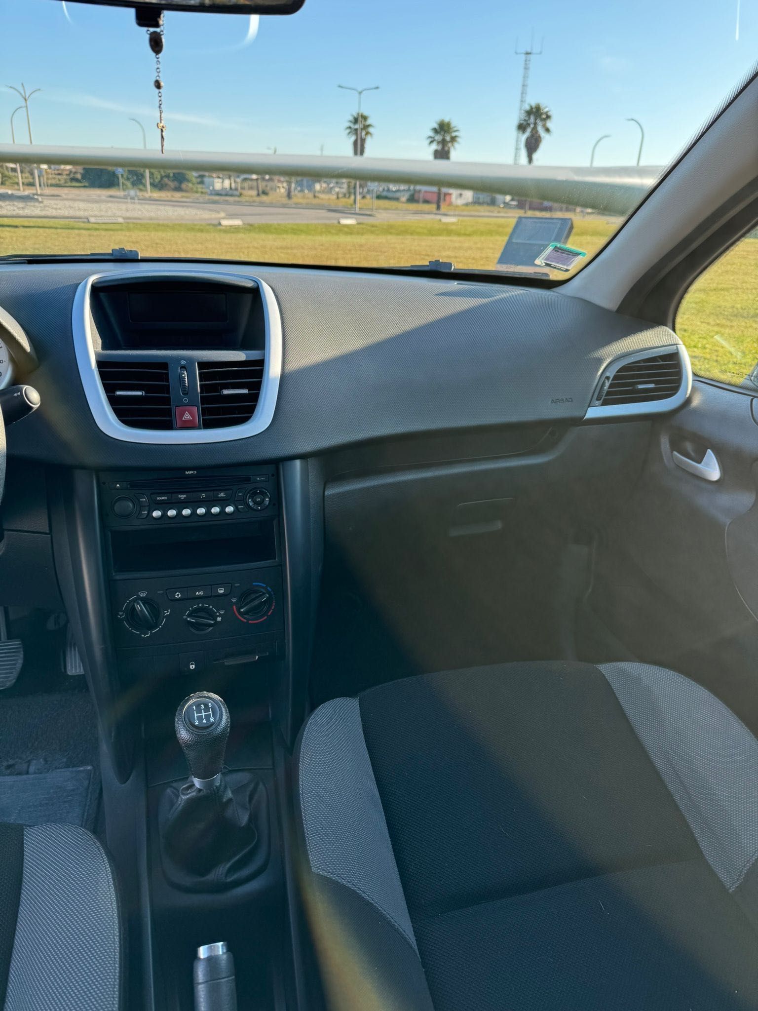 Peugeot 207 cinza