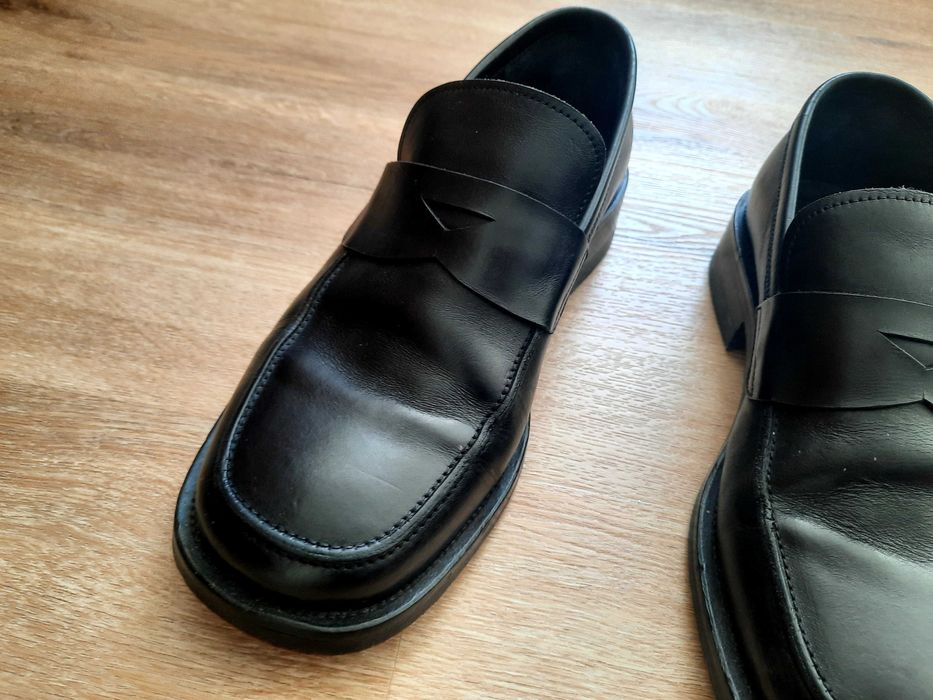 Sapatos couro pretos