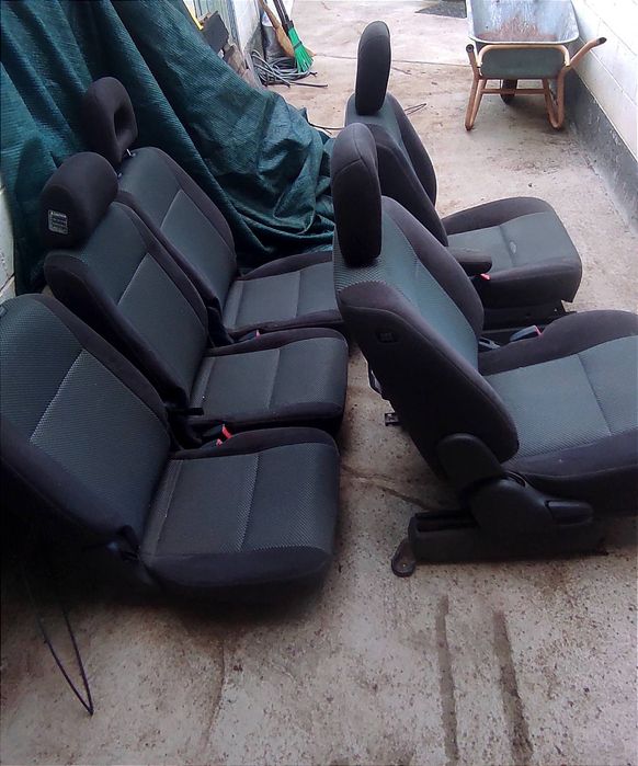 Продам автокресла мазда примаси