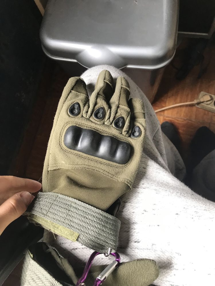 Vendo material e arma de airsoft cada coisa 10 euros menos colete