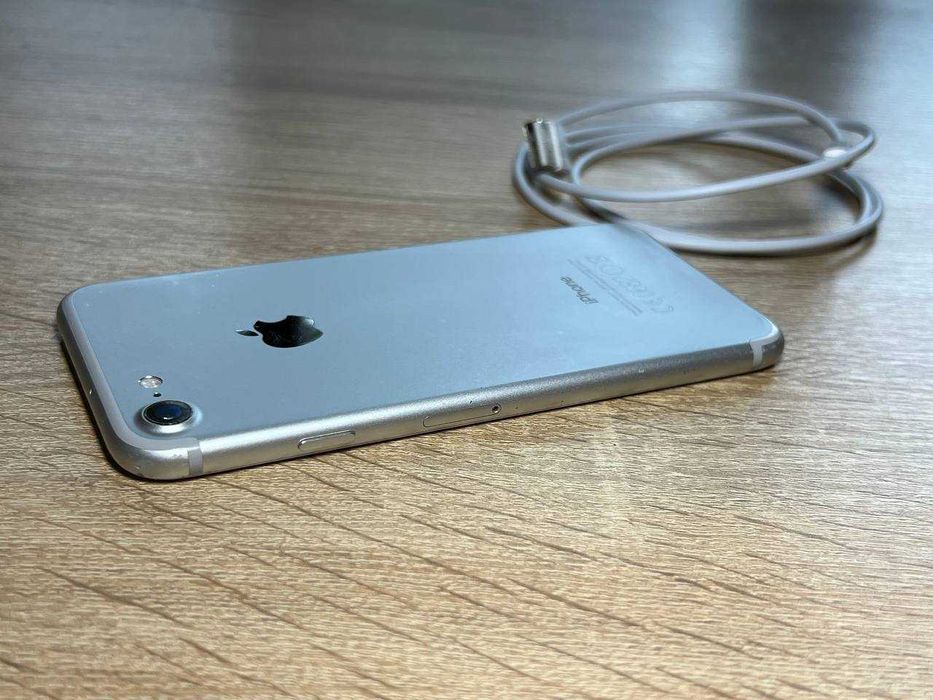 Apple IPhone 7 32ГБ White