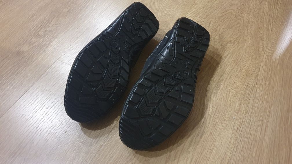 Sapatos Segurança Deltaplus Tam. 38
Só foram usados por poucas horas.