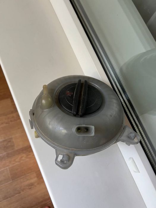 Розширювальний бачок охолодження