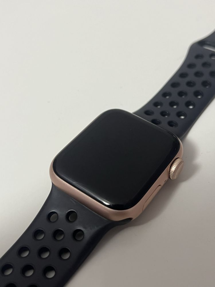 Apple watch  SЕ 40 mm