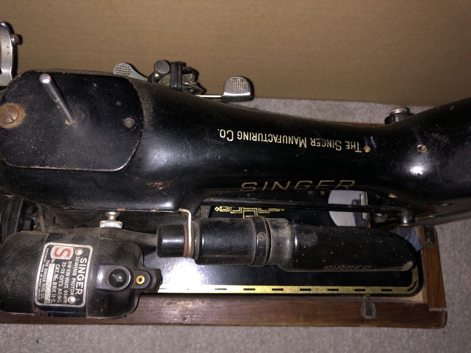 Maszyna Singer do szycia elektryczna zabytkowa EH146587 vintage