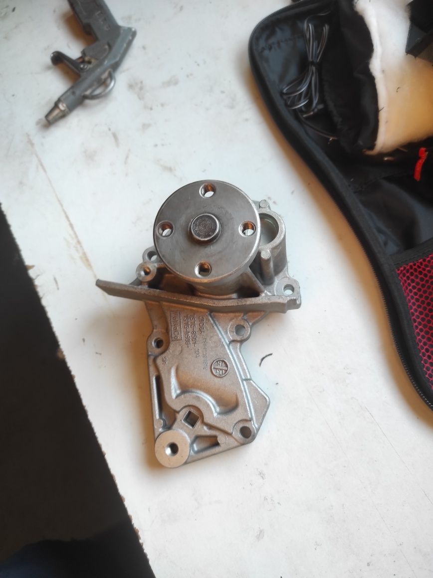 помпа оригінал ford 7s7g-8501,7s7g-8505