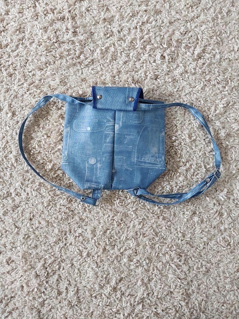 Niebieski mini plecaczek vintage