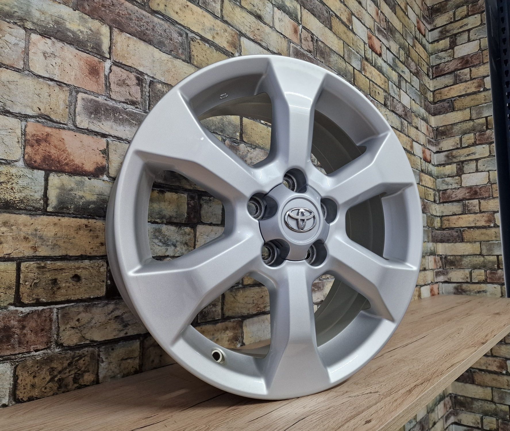 Felgi 17' 5x114,3 TOYOTA Auris Avensis Camry C-HR Corolla RAV-4 Prius