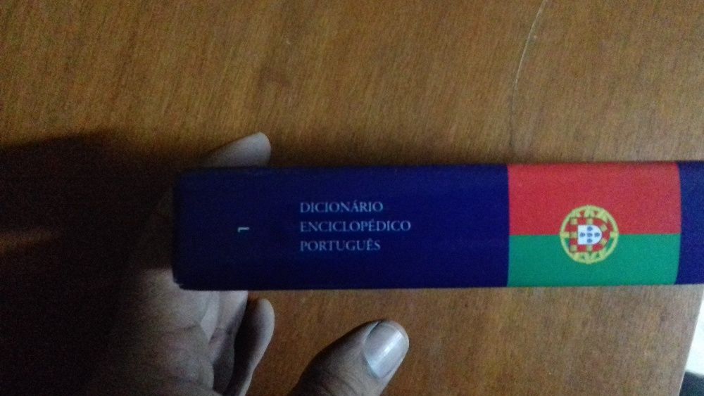 Dicionário Enciclopédico Português