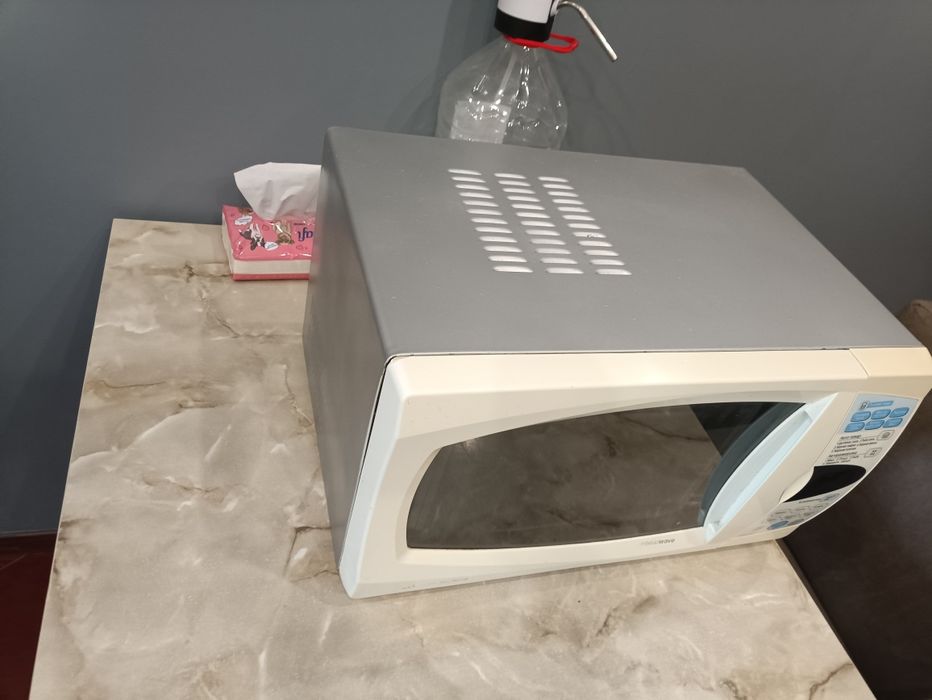 Микроволновая печь LG Intelowave MH-6342W  23л сенсорная. Все исправно