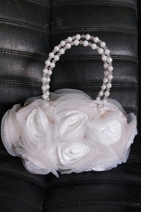 Сумочка белая нарядная на праздник для женщины девочки