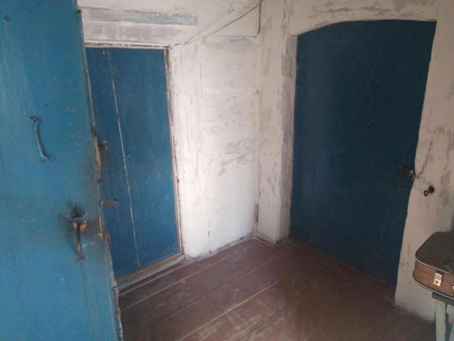 Дом - хата в селе с 30 сотками земли.