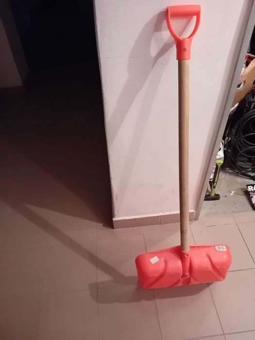 Sprzedam łopatę do śniegu widoczna  jak na zdjęciu