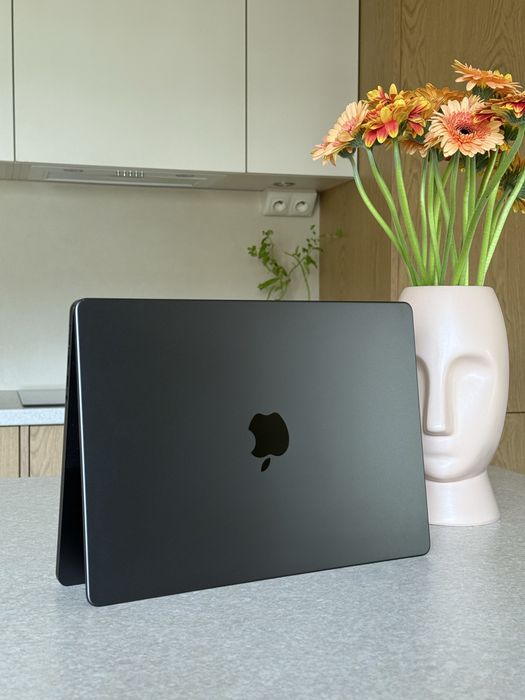 MacBook Pro 14” M4 | 16 GB RAM | 512 GB SSD + Apple Magic Mouse 2