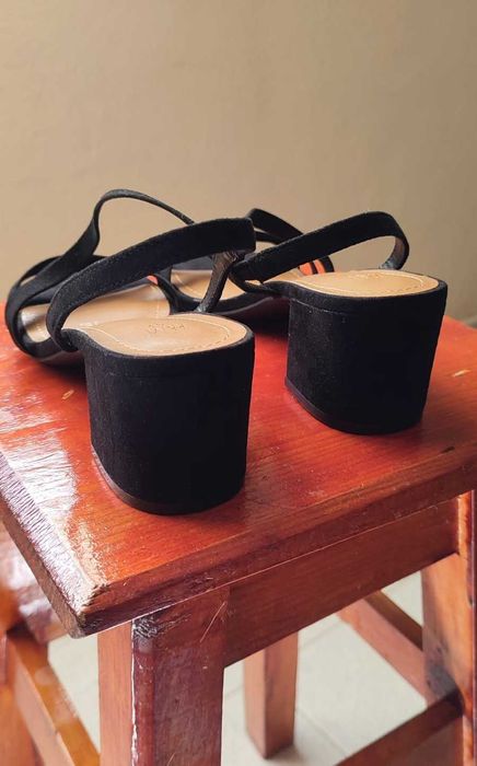 Sandálias salto novas