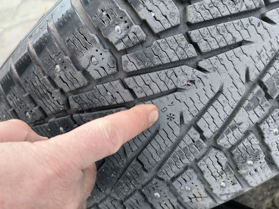 Продам гуму 275/50R22 Nokian Hakkapeliitta 7 SUV 115Т шипована зима