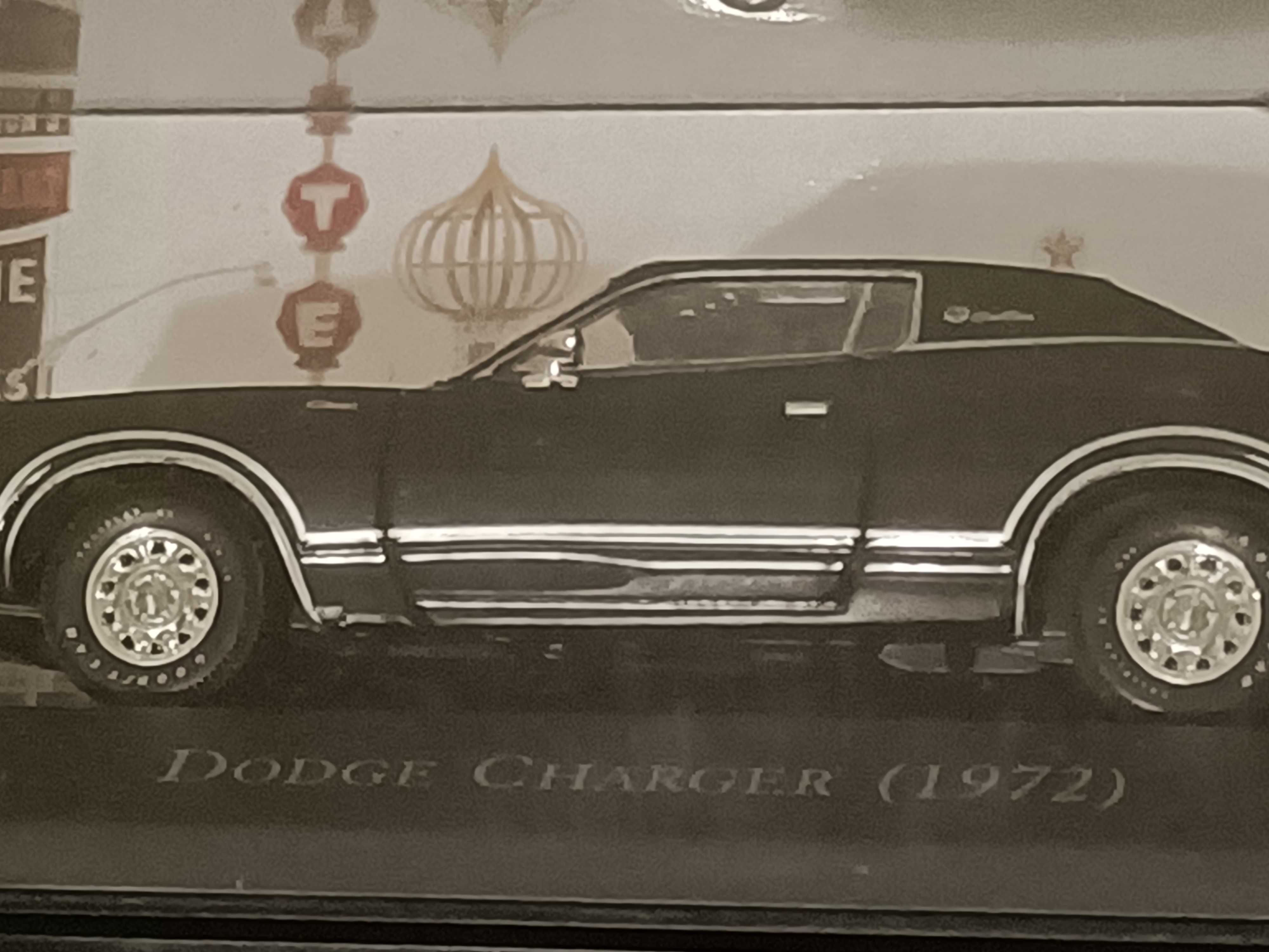 Miniatura de automóvel Dodge Charger, de 1972, à escala 1:43
