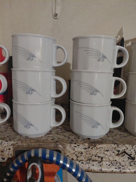 CONJUNTO DE 12 CHÁVENAS antigas de café 10€