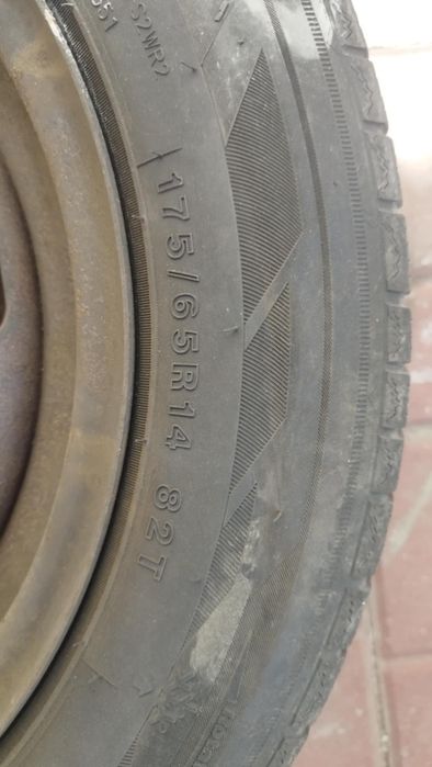 Opony zimowe z felgami 175/65/R14