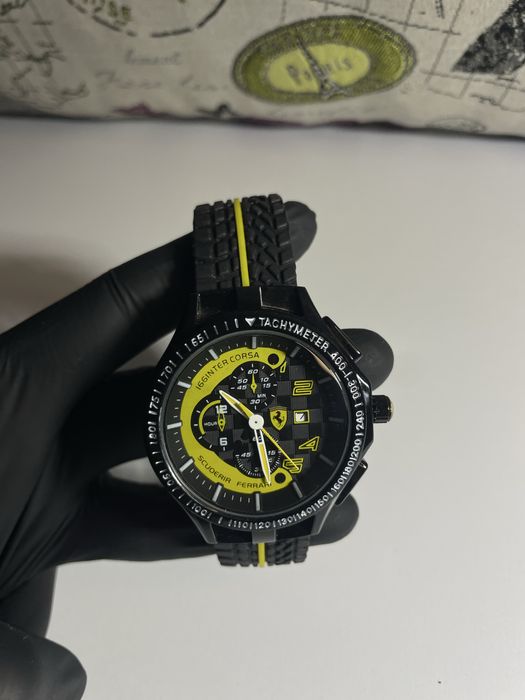 Годинник Ferrari