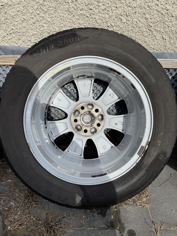 Oryginalne felgi 5x105 16 cali Opel Astra J z oponami zimowymi 205/60