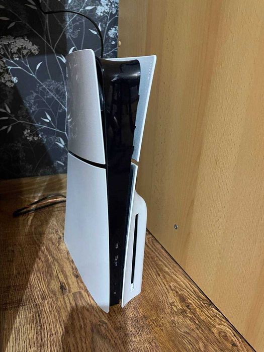 Sony PS 5, 2-а геймпади та консоль