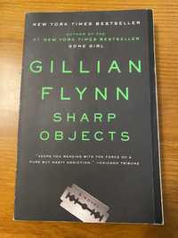 Livro em inglês “Sharp objects”