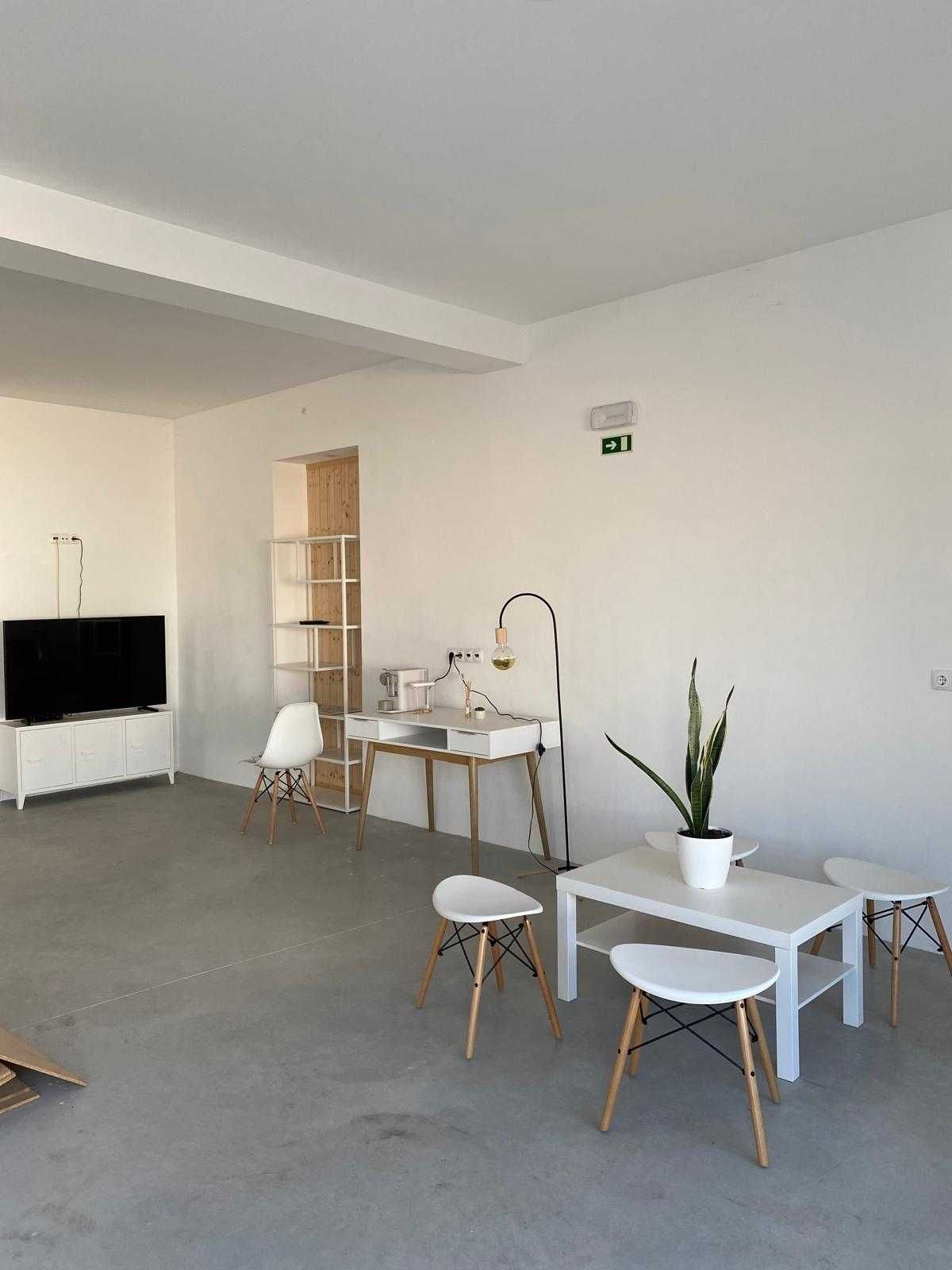 Espaço comercial totalmente remodelado - pronto para arrendar