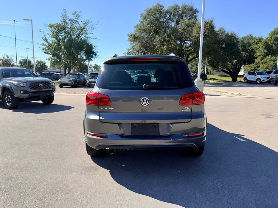 Volkswagen Tiguan      2017