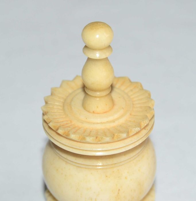 Frasco de Perfume Esculpido, Antigo Sec XIX