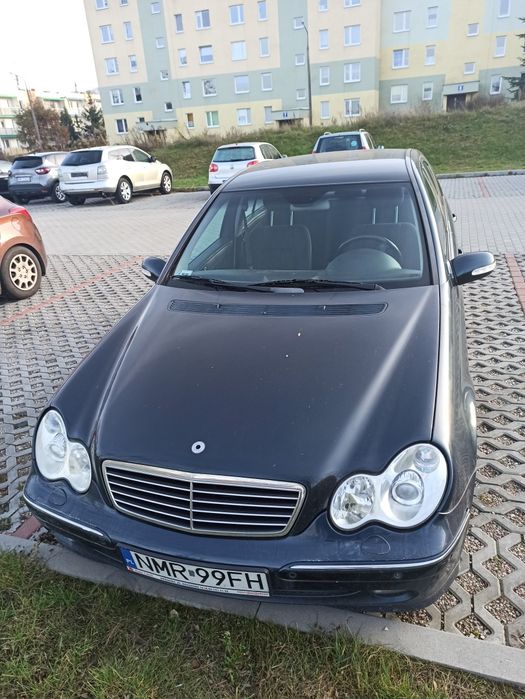 Mercedes- Benz C270