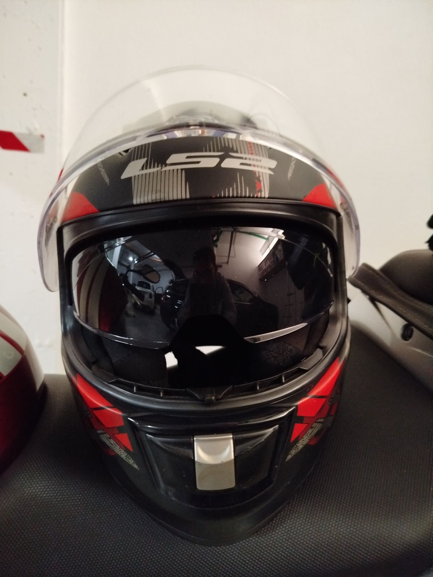 Capacete íntegral - LS2