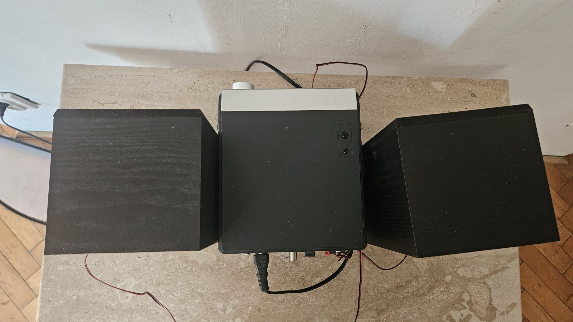 Wieża stereo z koulmnami