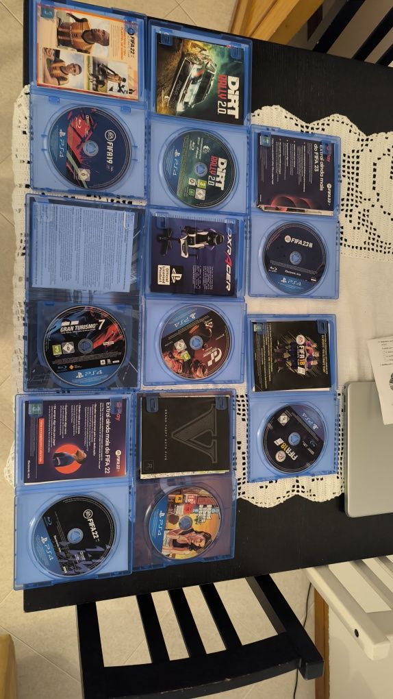 Consola PS4 1TB, 8 Jogos e Volante T 80 THRUSMASTER PS4/PS3